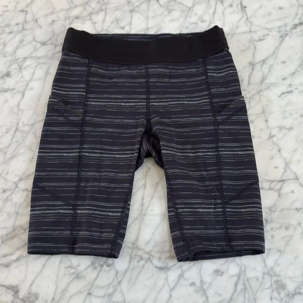Lululemon Striped Biker Short Run Side Pockets Sz 4